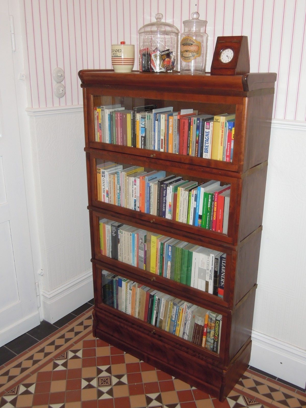 Bücherschrank Vitrine “Barrister Bookcase” Birke neu im Globe Wernicke Stil