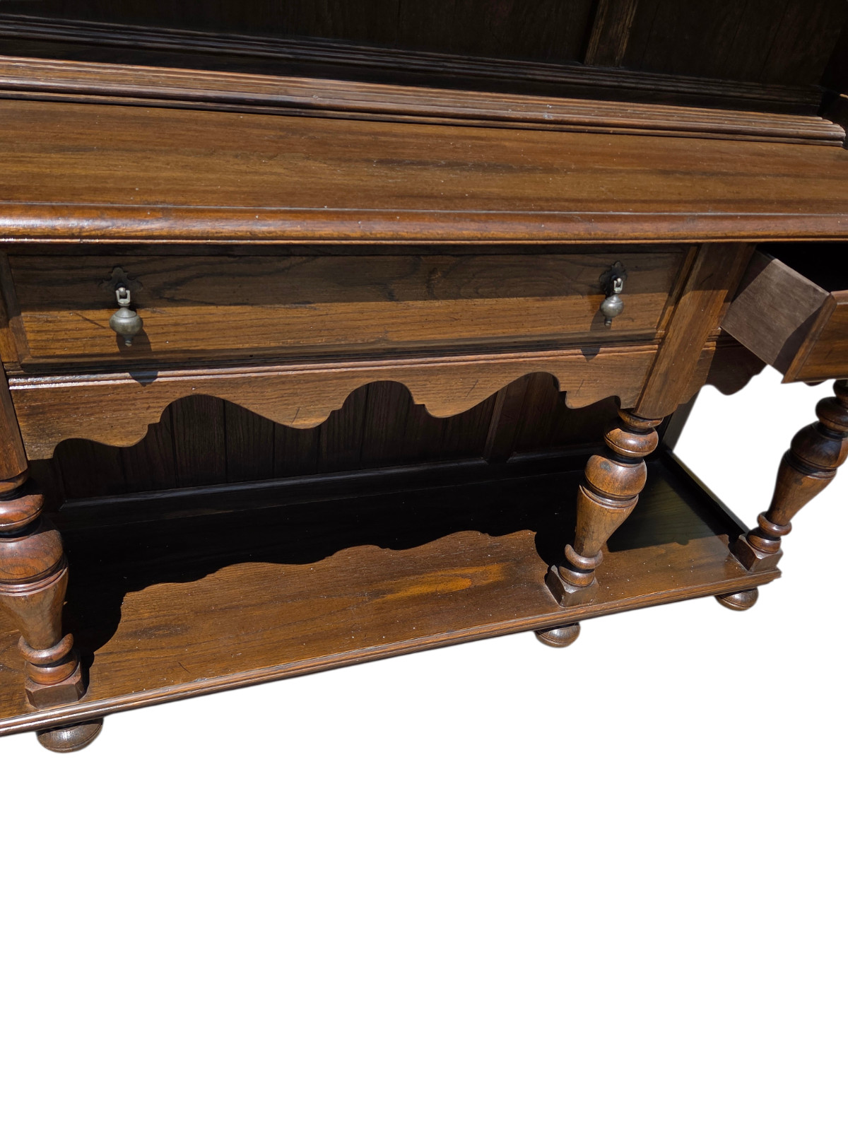Ethan Allan Charter Oak Jacobean Hutch China Cabinet Display Breakfront Curio